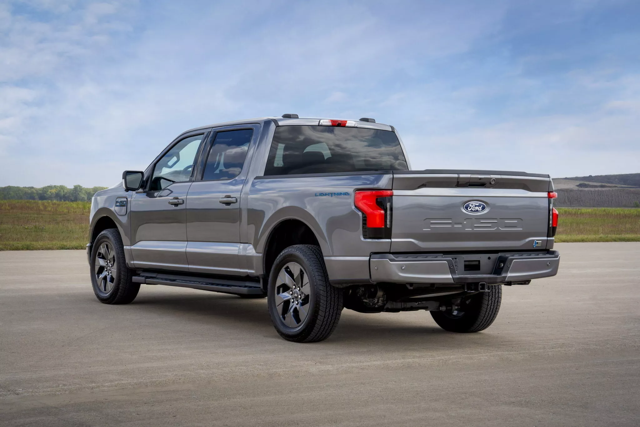 2024-ford-f-150-lightning-flash-4-2048×1365